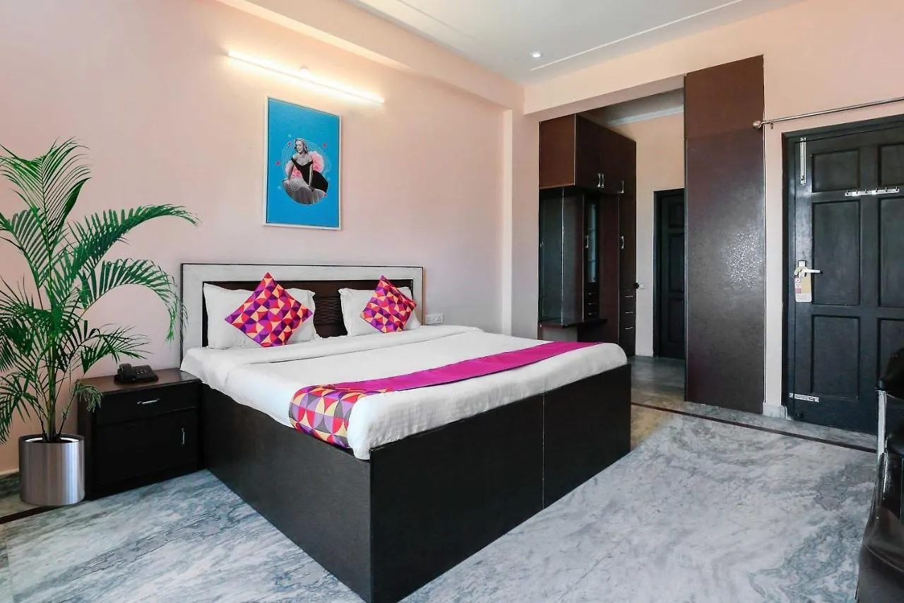 Collection O The Orchid Hotel Near Omaxe Celebration Mall Gurgaon 3*,